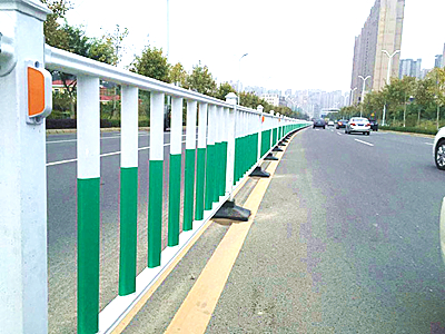 道路隔离护栏图片3